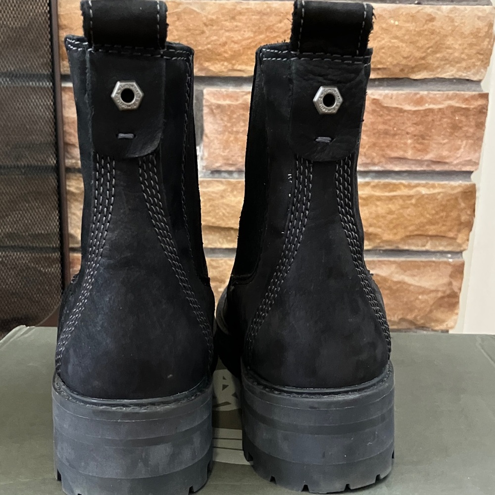Timberland Black Suede Ankle Boots - Picture 3 of 9